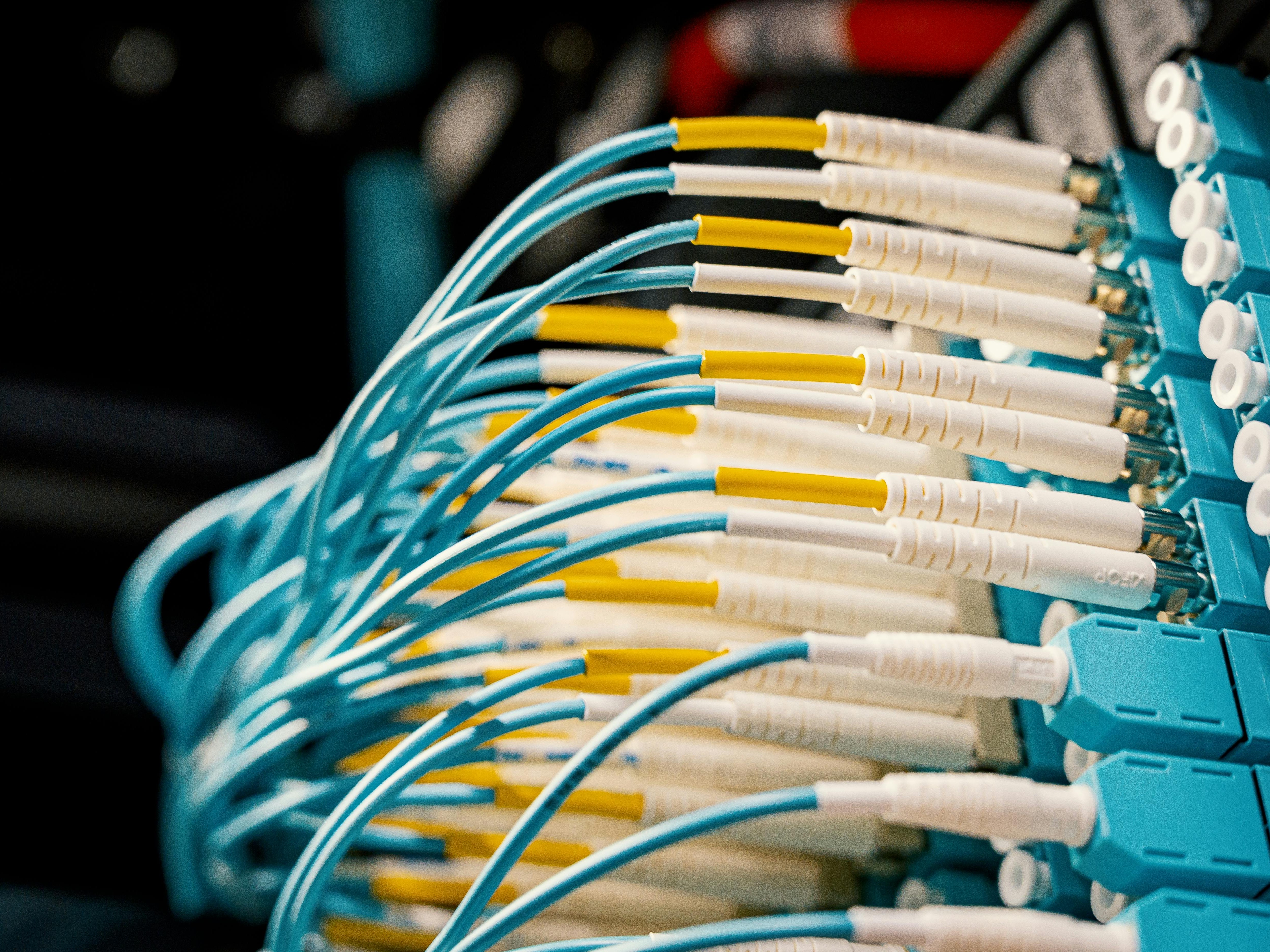 Structured network cabling – clean patch panel installation